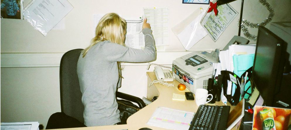 Colourless days: the everyday hell of office life